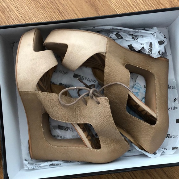 MATIKO wedge cut out heels - Picture 4 of 4